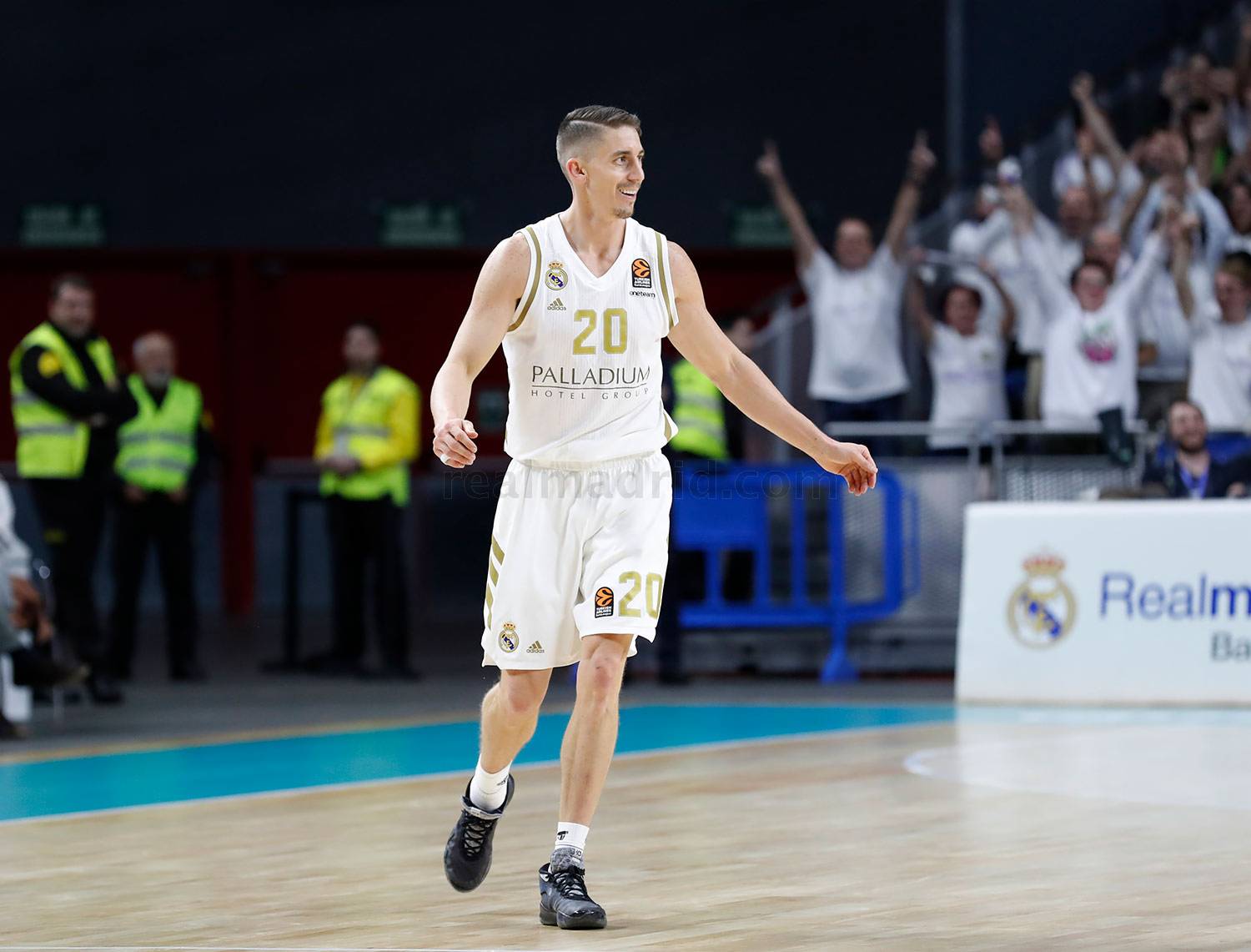 Baloncesto|Renovación de Jaycee Carroll